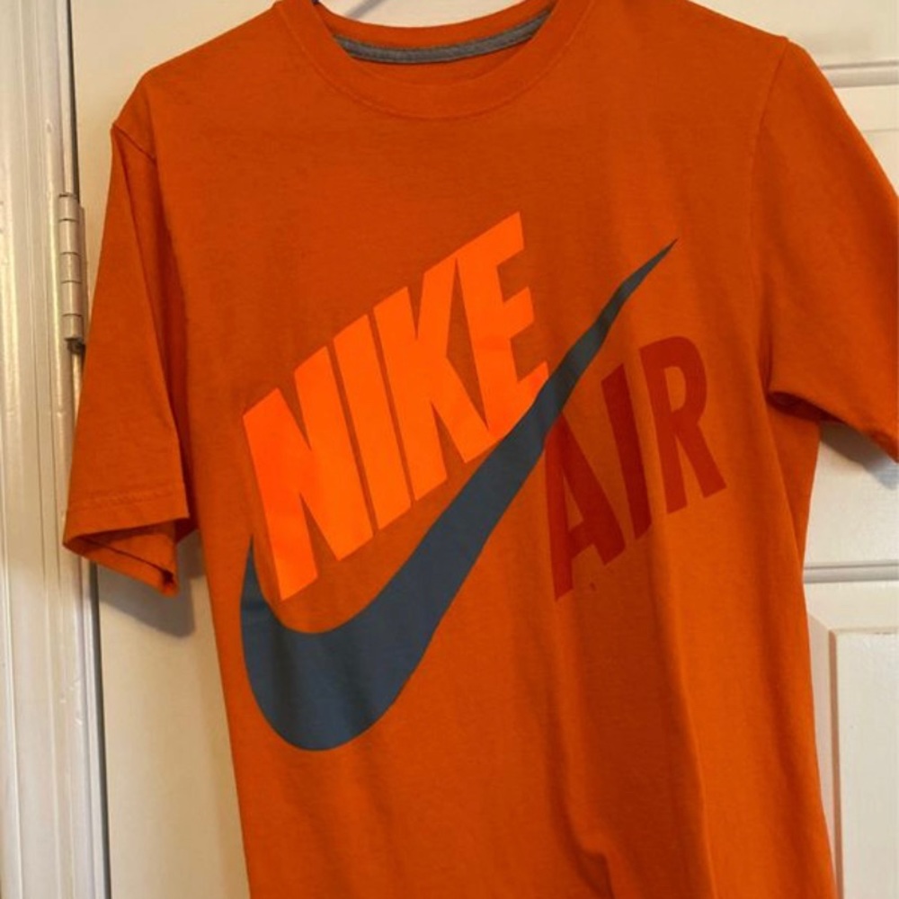 Nike Air Swoosh Tee